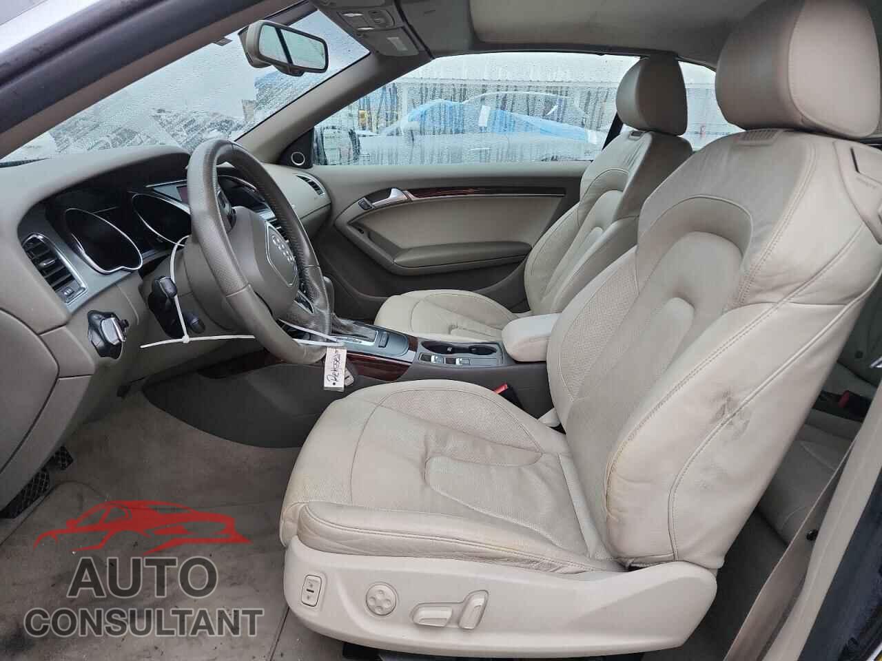 AUDI A5 2012 - WAUJFAFH4CN000870