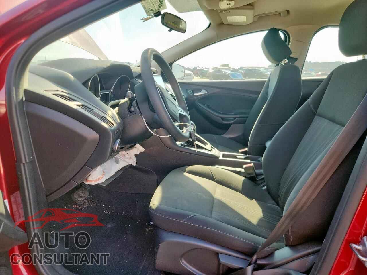 FORD FOCUS 2015 - 1FADP3F22FL226657