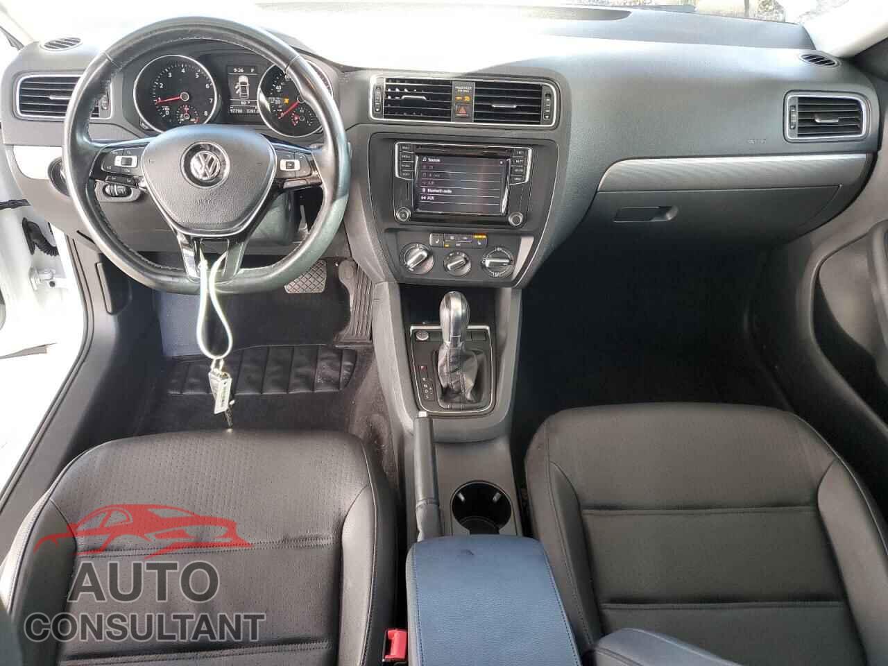 VOLKSWAGEN JETTA 2017 - 3VWDB7AJ9HM358408