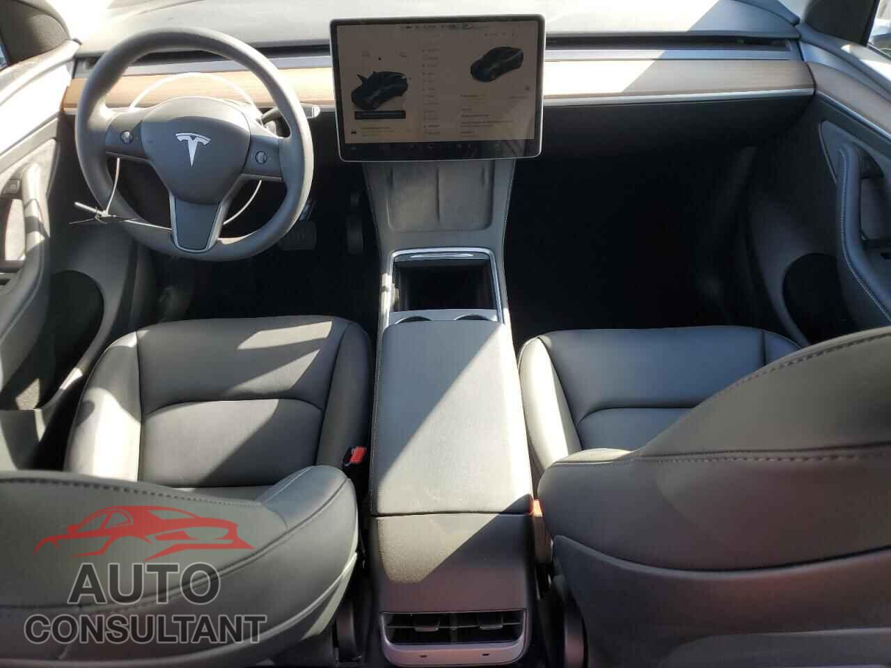 TESLA MODEL Y 2024 - 7SAYGDEE7RF031287