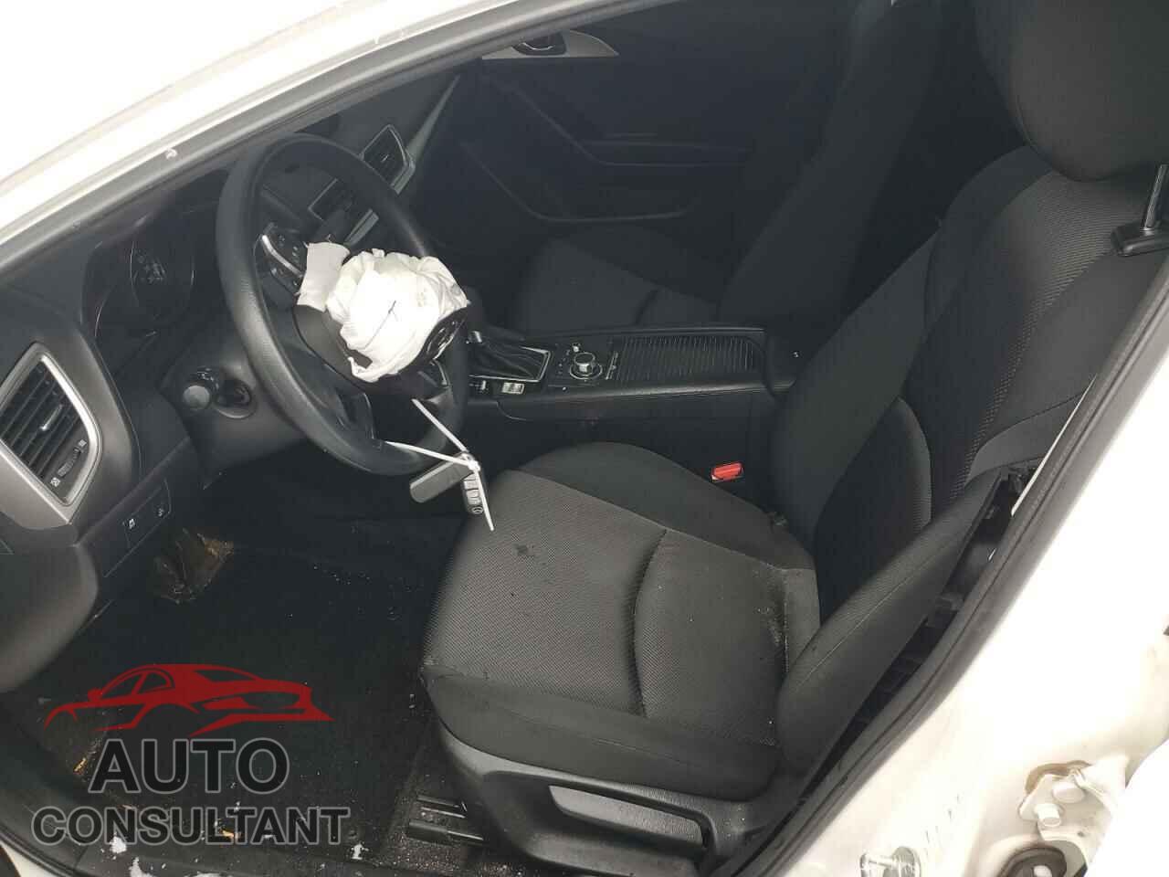 MAZDA 3 2018 - 3MZBN1U77JM273083