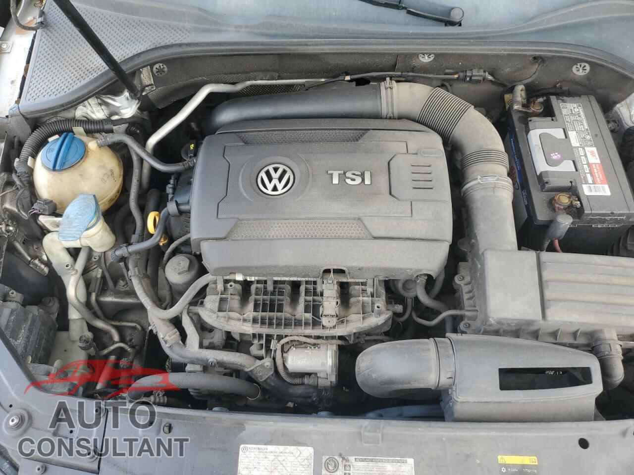 VOLKSWAGEN PASSAT 2015 - 1VWAT7A31FC021635