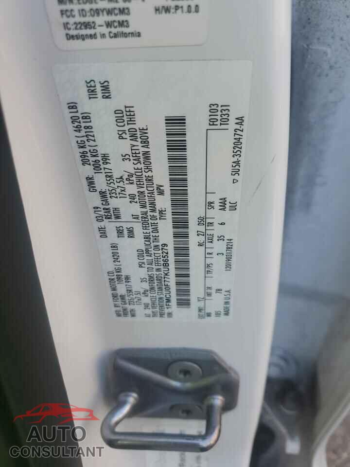 FORD ESCAPE 2019 - 1FMCU0F77KUB65279