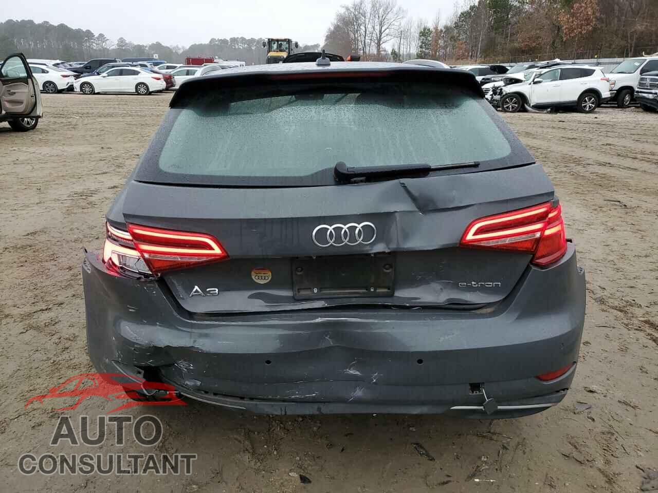 AUDI A3 2018 - WAUTPBFF9JA057449