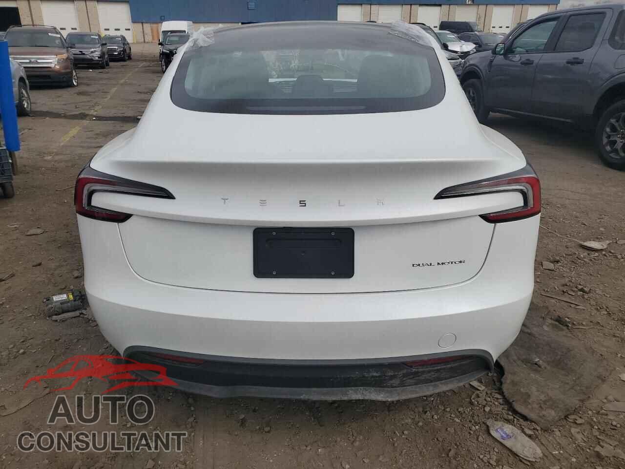 TESLA MODEL 3 2025 - 5YJ3E1EB2SF010242