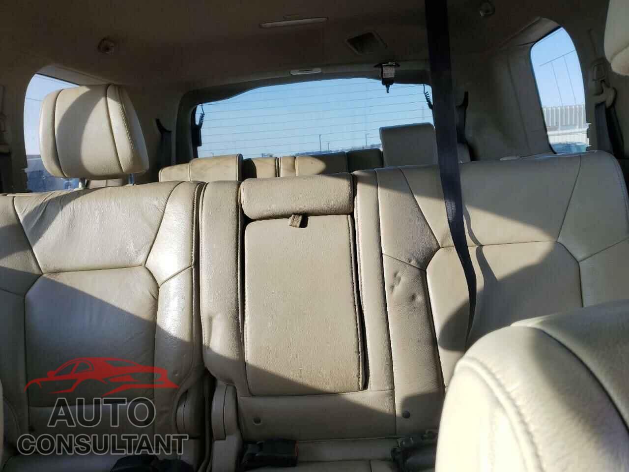 HONDA PILOT 2015 - 5FNYF4H61FB068156