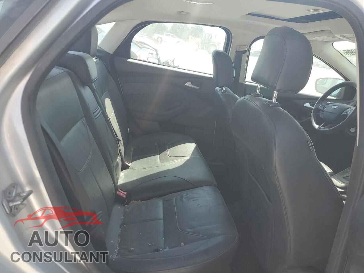 FORD FOCUS 2015 - 1FADP3F23FL276595