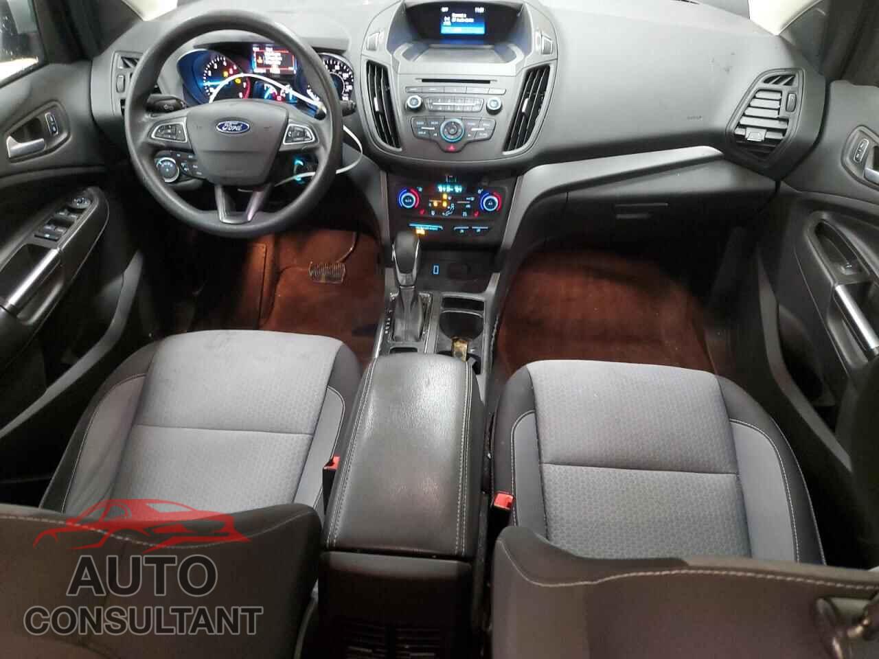 FORD ESCAPE 2018 - 1FMCU0GD5JUC32500