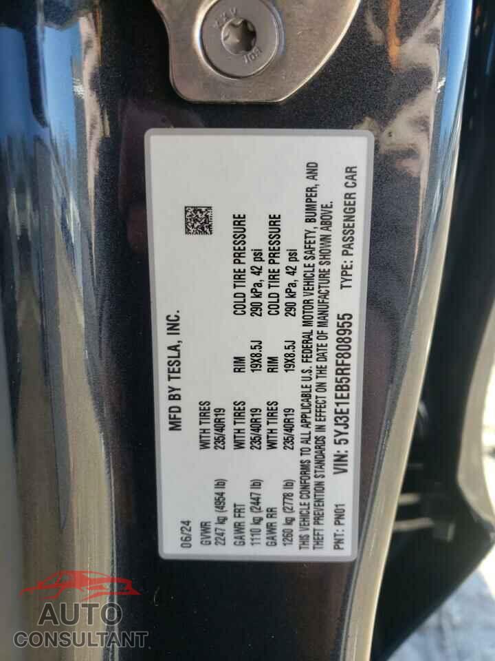 TESLA MODEL 3 2024 - 5YJ3E1EB5RF808955