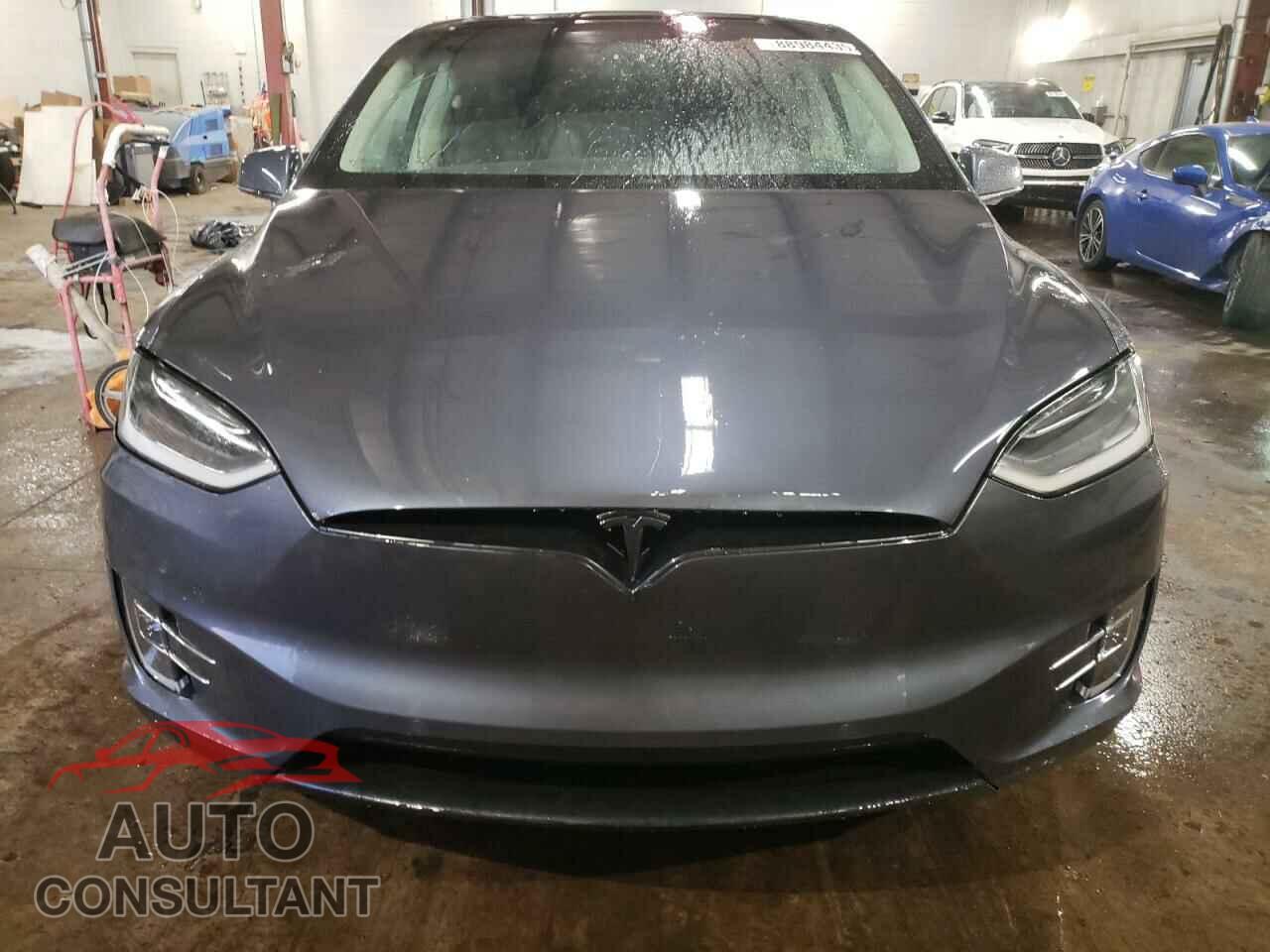 TESLA MODEL X 2018 - 5YJXCBE20JF100274