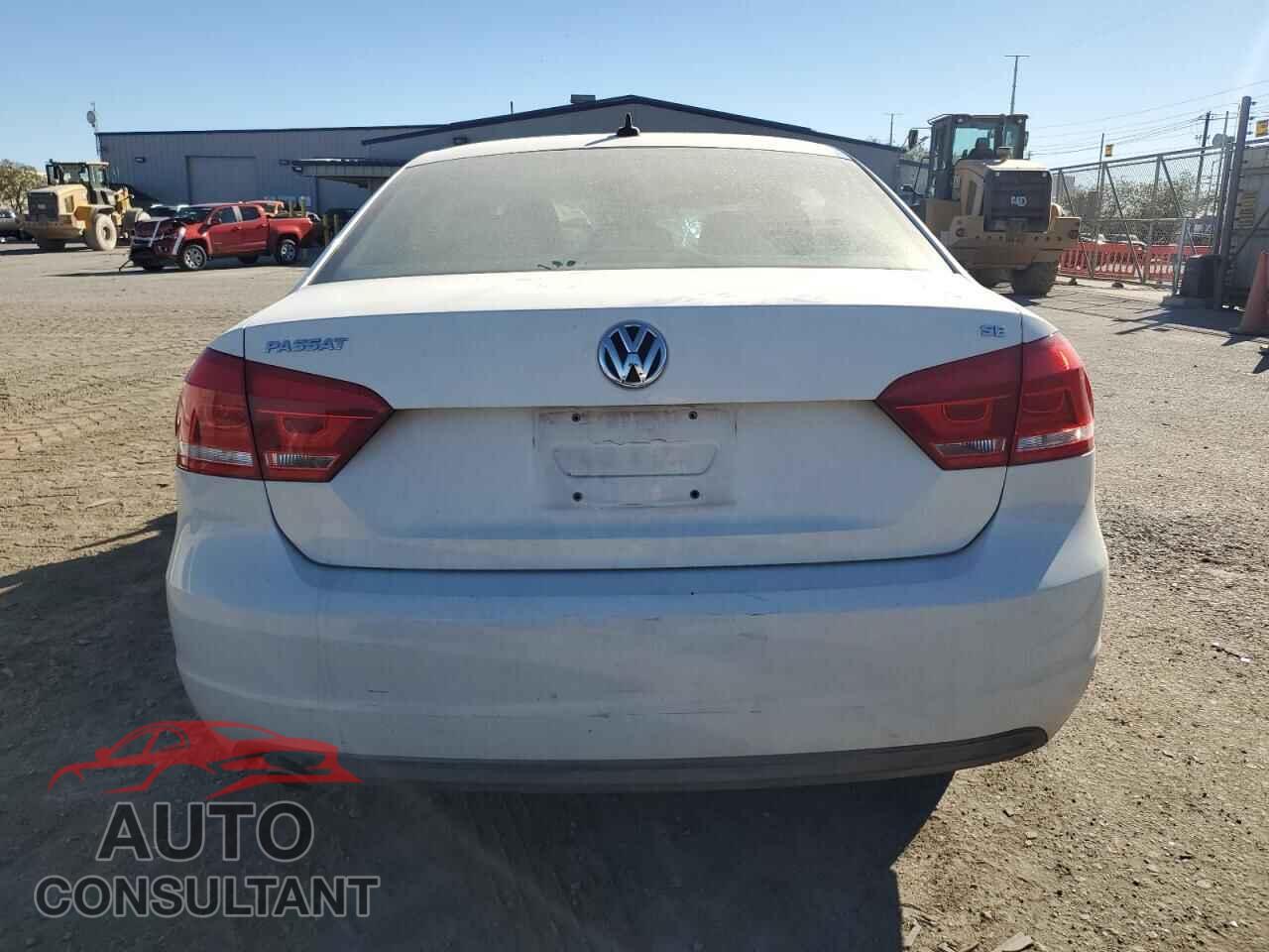 VOLKSWAGEN PASSAT 2013 - 1VWBP7A34DC130466