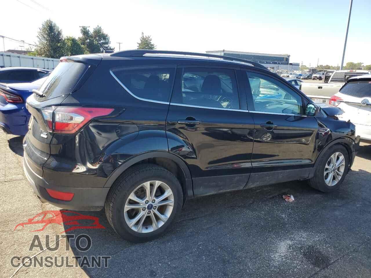 FORD ESCAPE 2017 - 1FMCU0GD3HUC27998