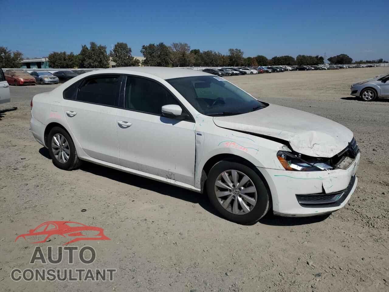 VOLKSWAGEN PASSAT 2015 - 1VWAT7A30FC068266