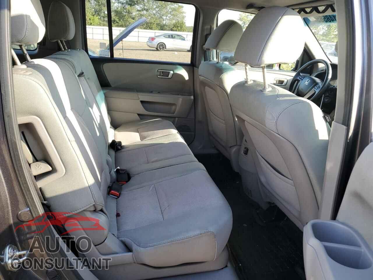 HONDA PILOT 2014 - 5FNYF4H44EB048500
