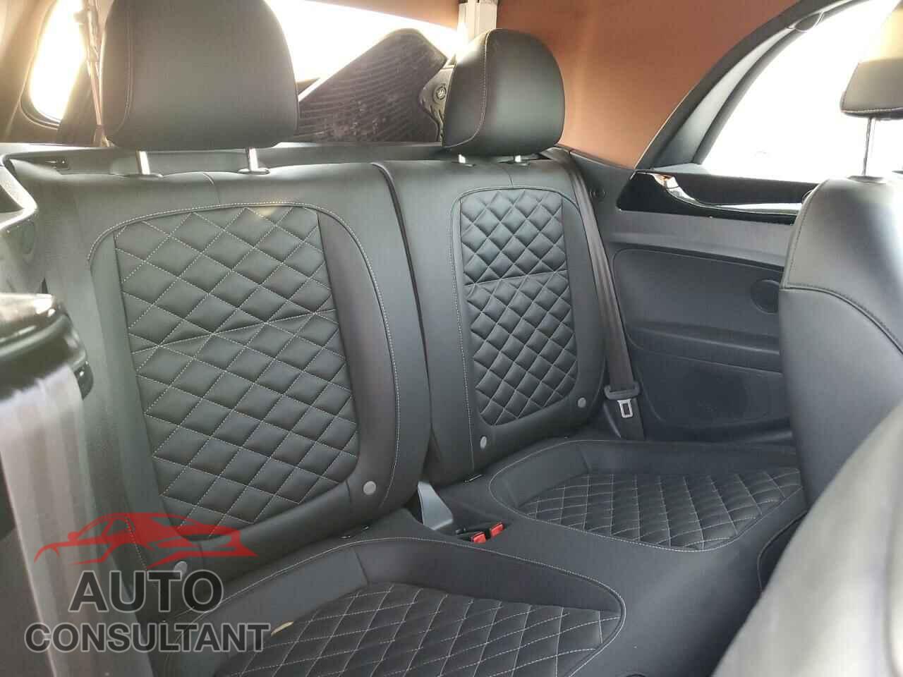 VOLKSWAGEN BEETLE 2019 - 3VW5DAAT5KM507692
