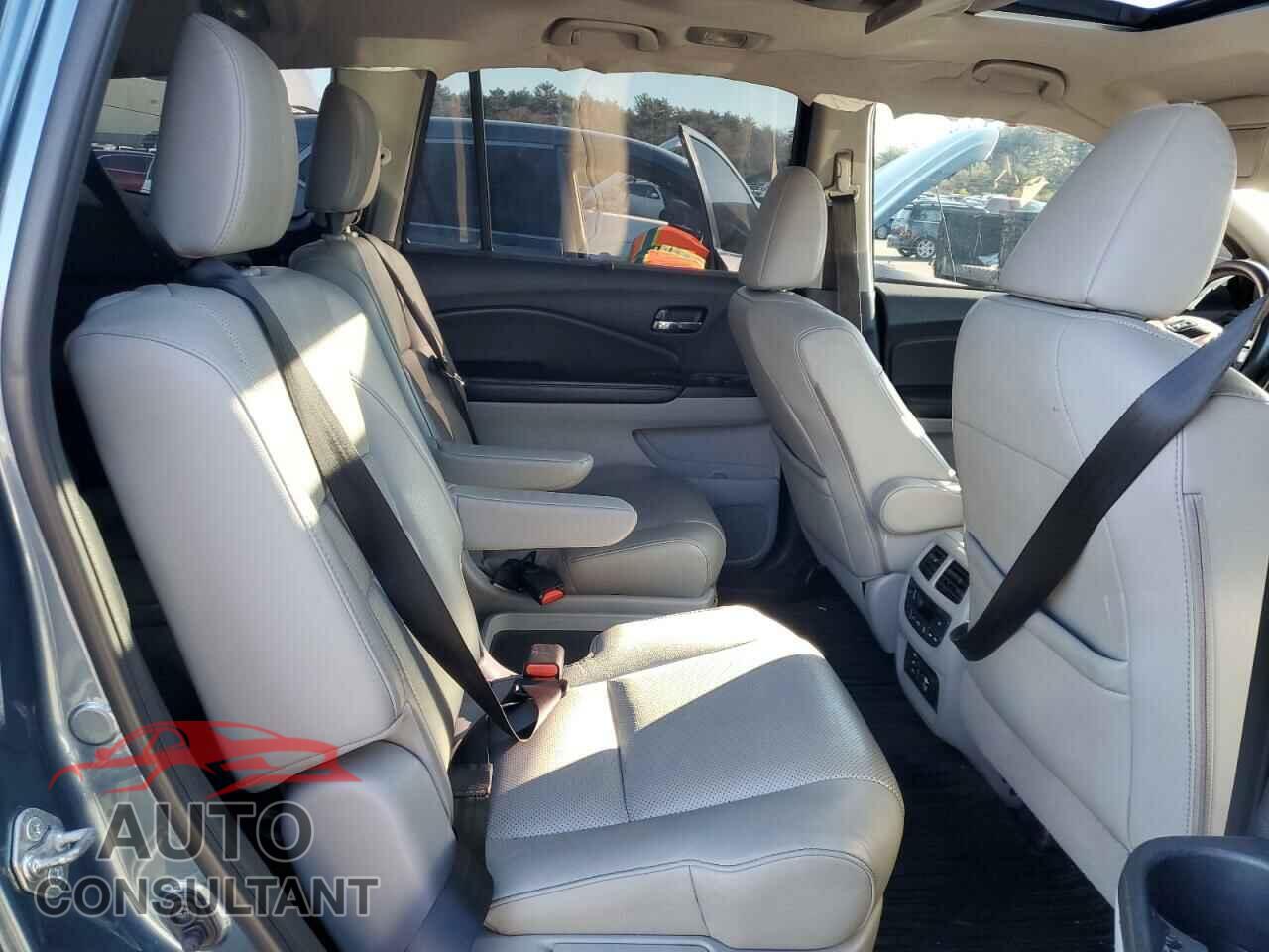 HONDA PILOT 2016 - 5FNYF6H03GB035068