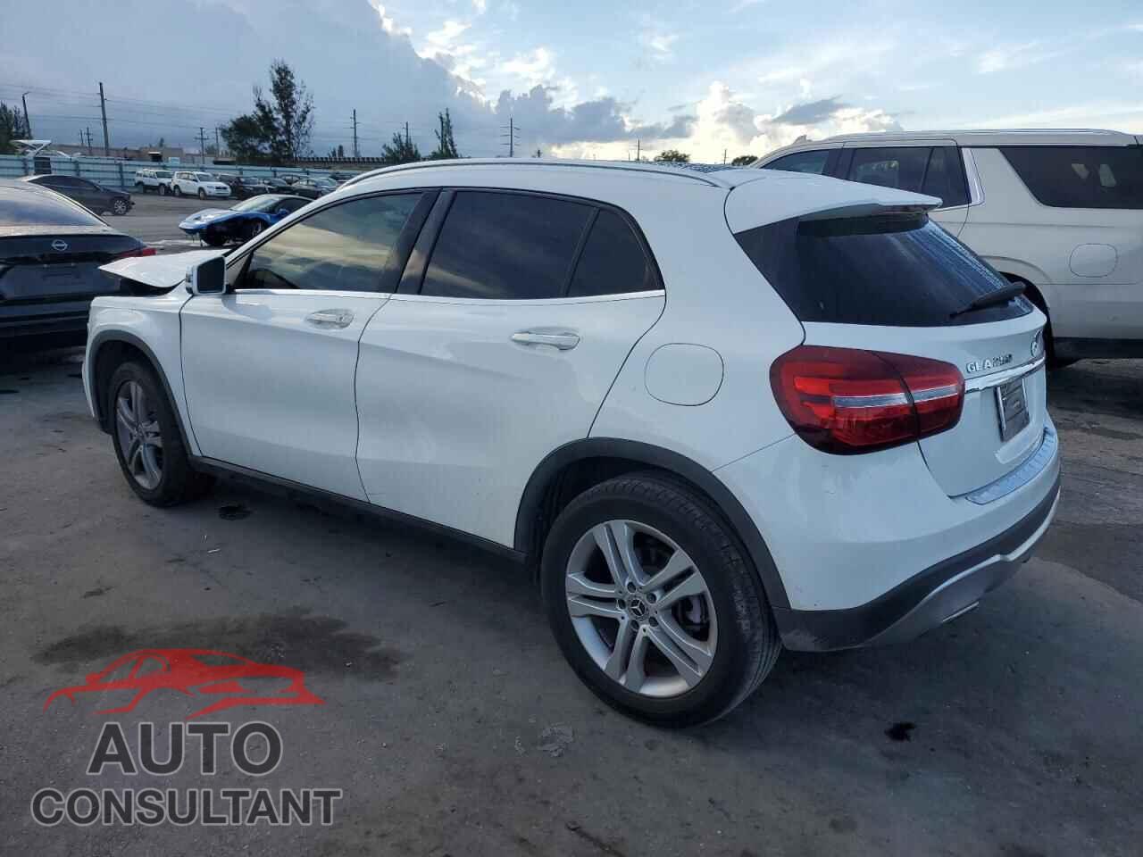 MERCEDES-BENZ GLA-CLASS 2019 - WDCTG4EBXKU020899