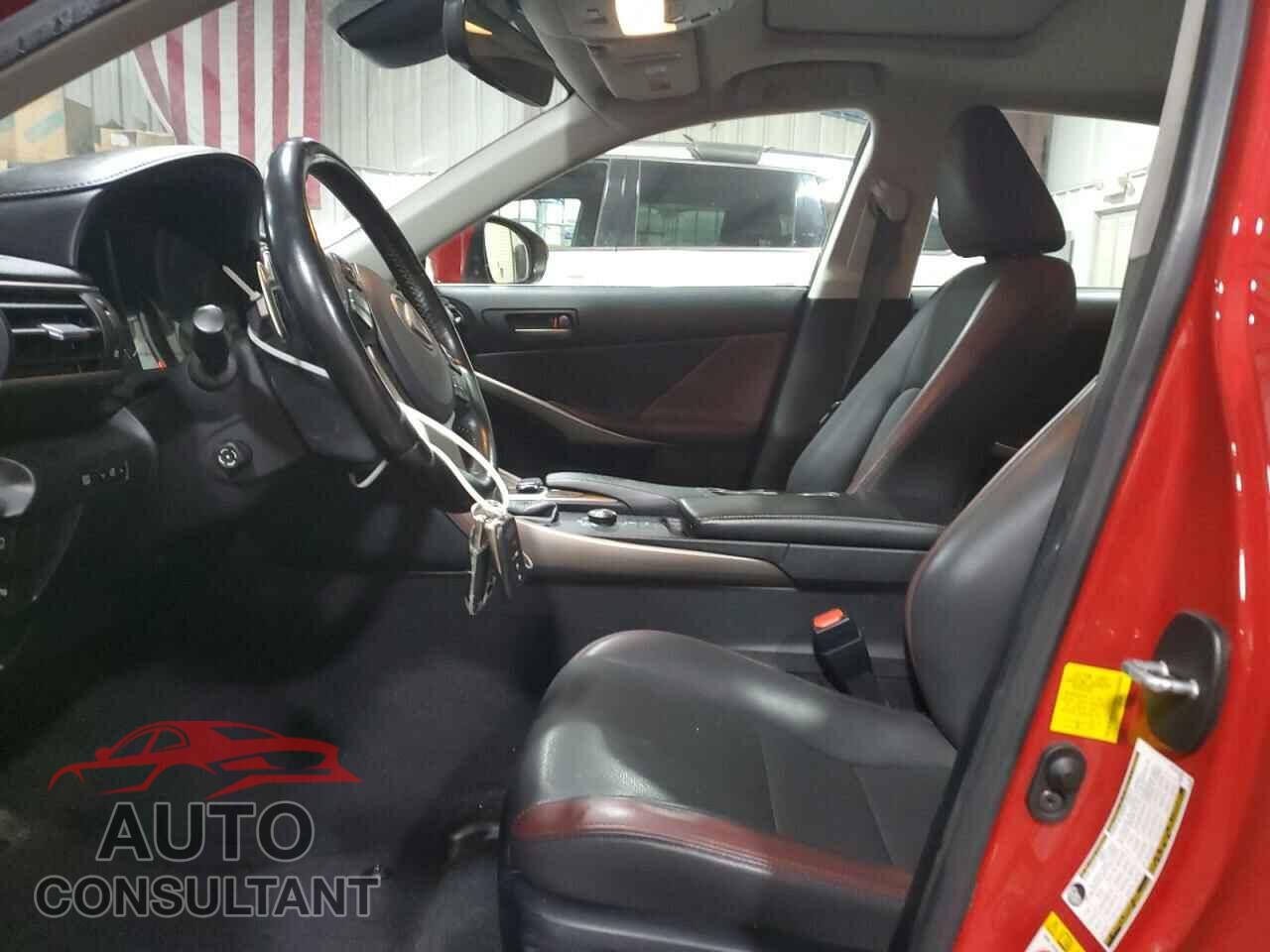 LEXUS IS 2018 - JTHC81D23J5033052