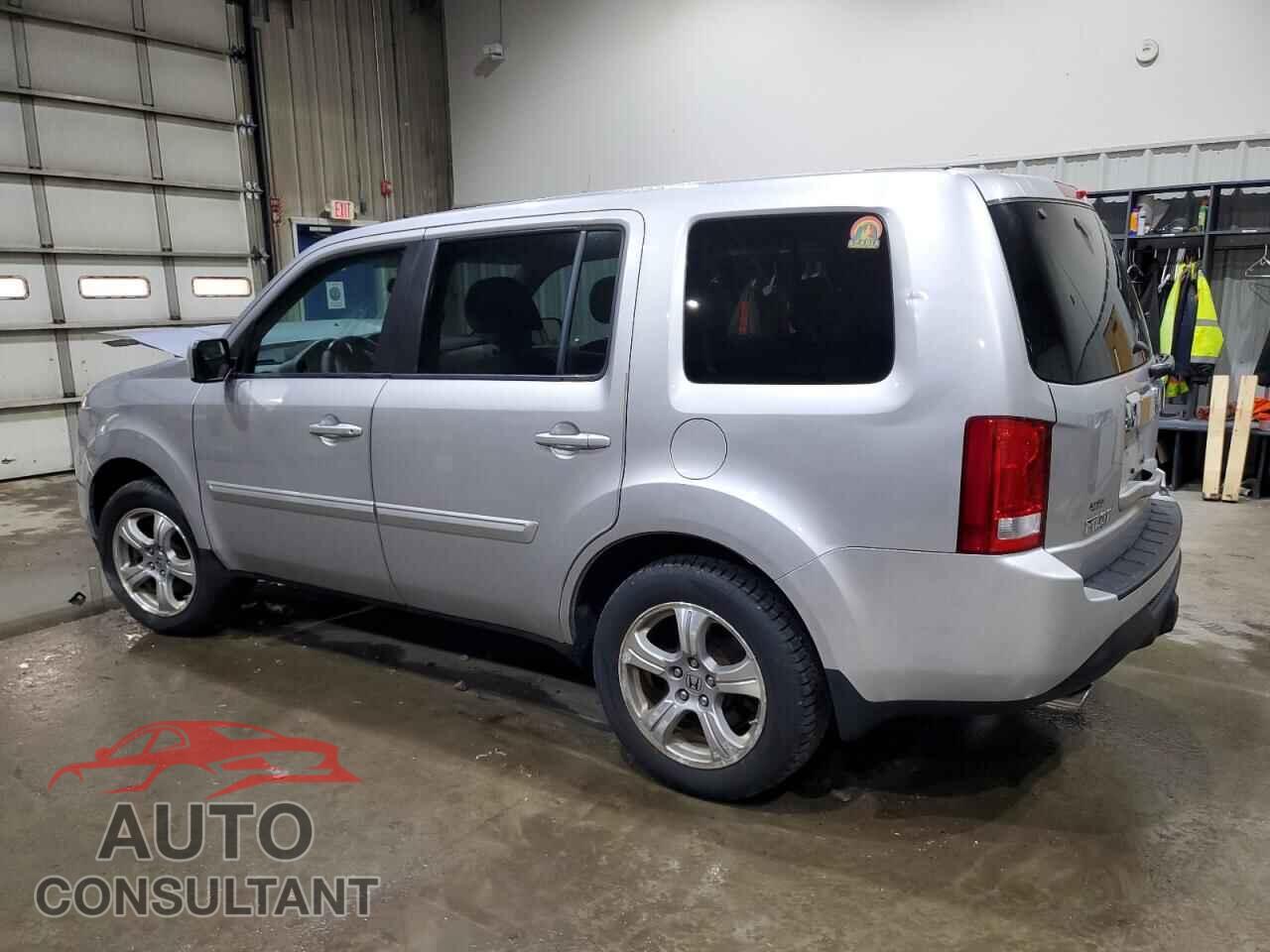 HONDA PILOT 2015 - 5FNYF4H58FB010990