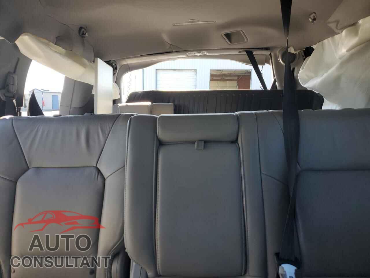 HONDA PILOT 2015 - 5FNYF4H98FB011866