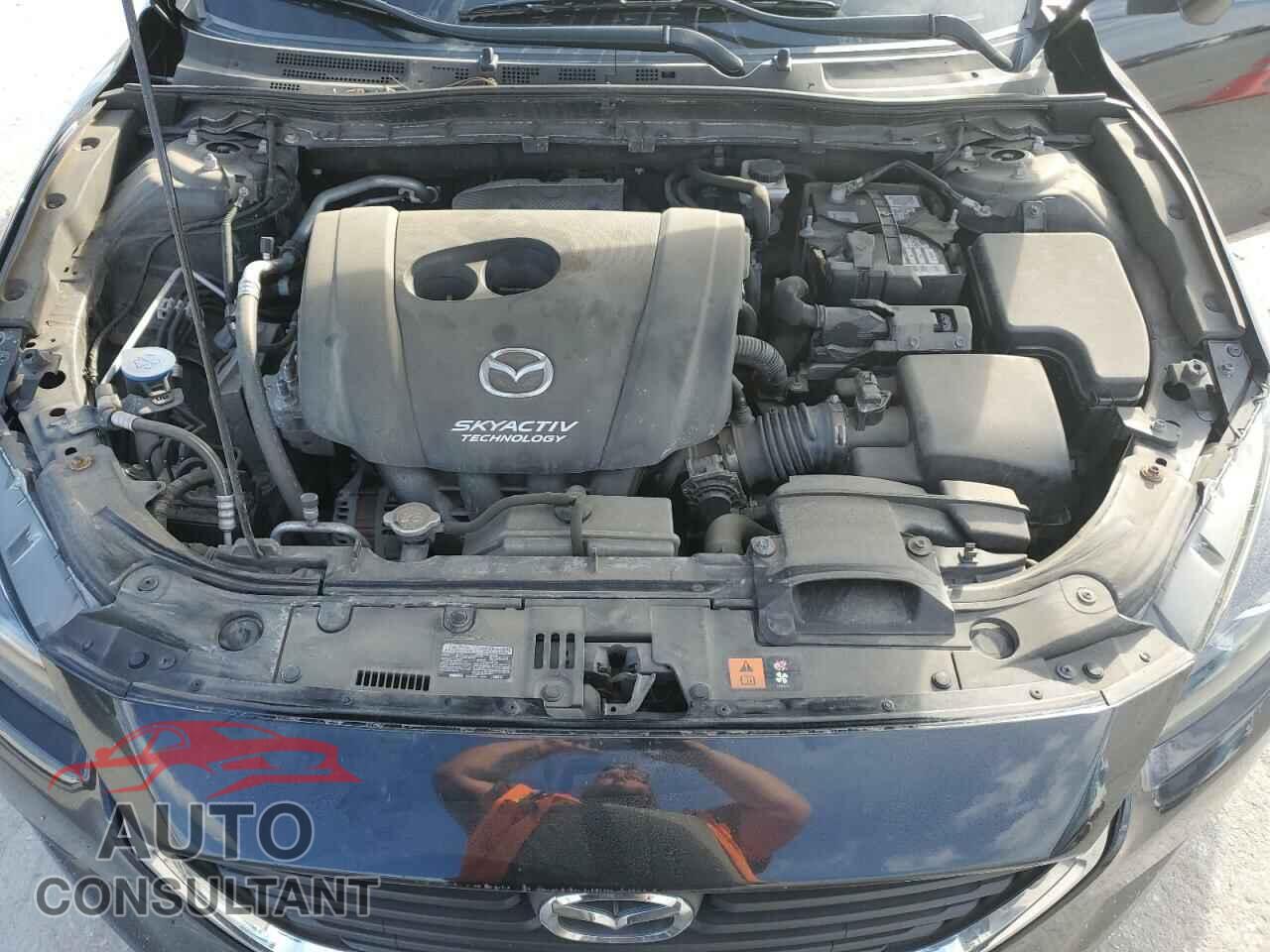 MAZDA 3 2018 - 3MZBN1U76JM210508