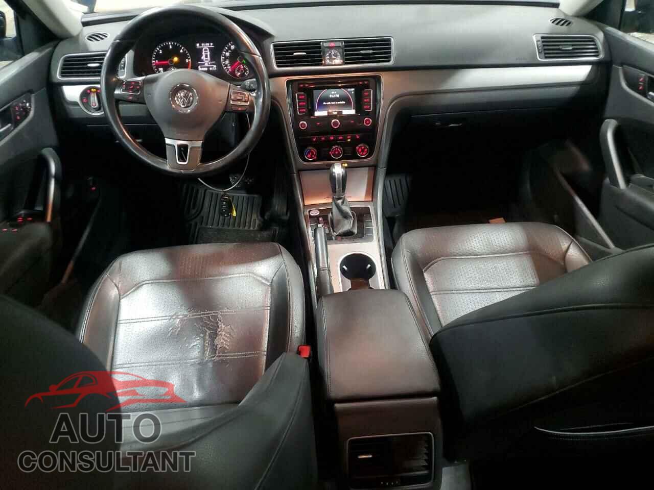 VOLKSWAGEN PASSAT 2015 - 1VWBV7A33FC058801