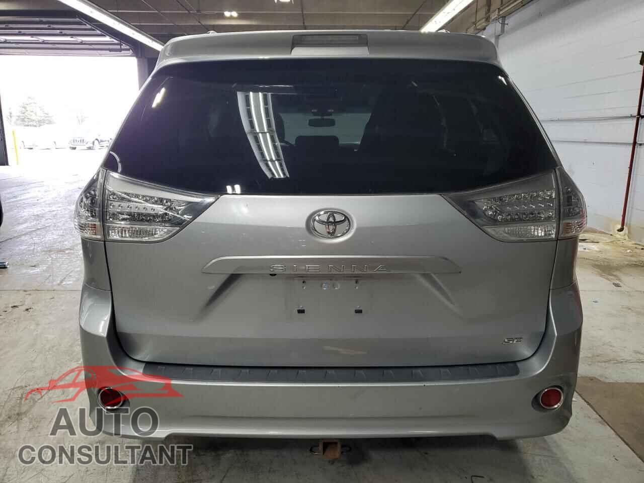 TOYOTA SIENNA 2015 - 5TDXK3DC2FS631899