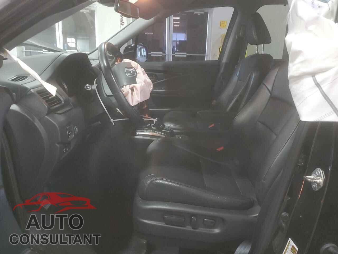 HONDA PILOT 2017 - 5FNYF6H99HB039125