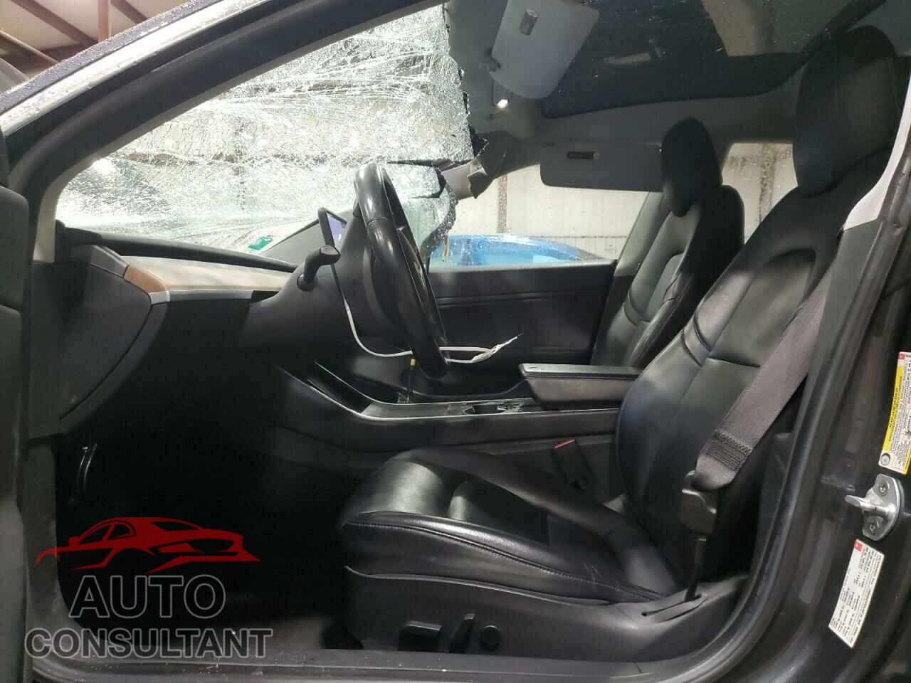 TESLA MODEL 3 2018 - 5YJ3E1EA0JF003957