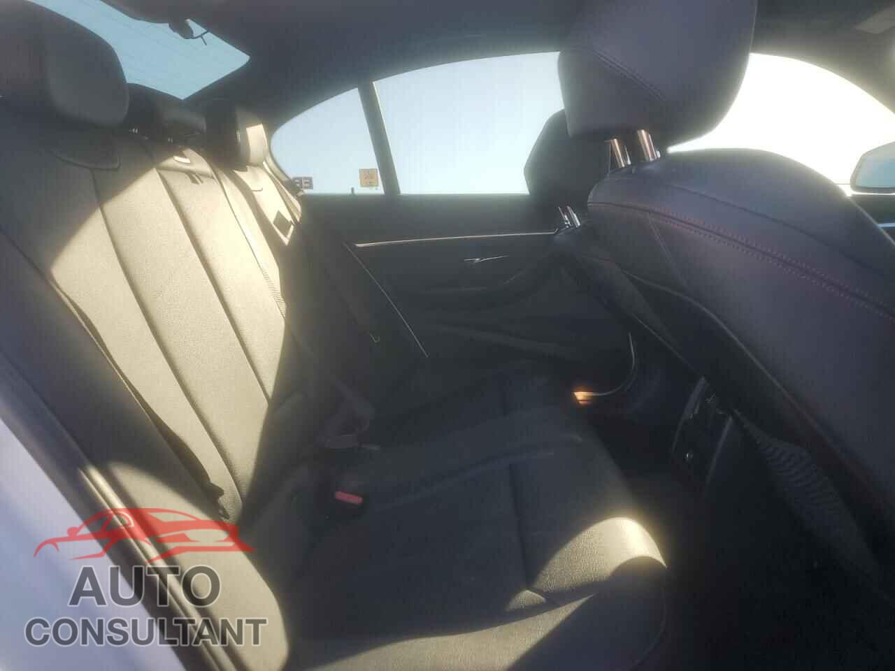 BMW 3 SERIES 2018 - WBA8B9C52JEE83164