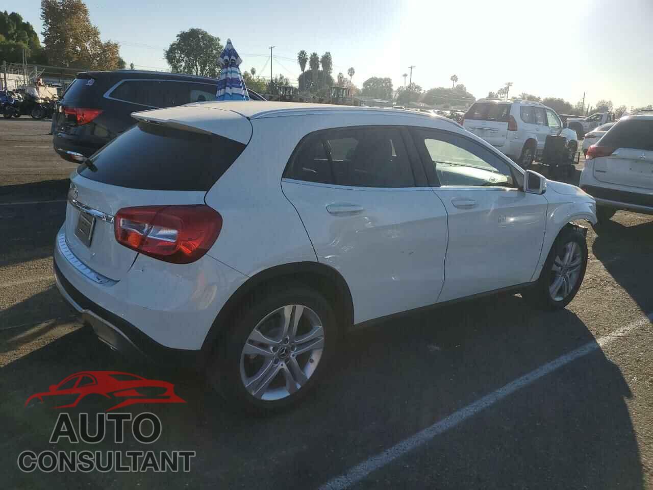 MERCEDES-BENZ GLA-CLASS 2018 - WDCTG4EB5JJ437833