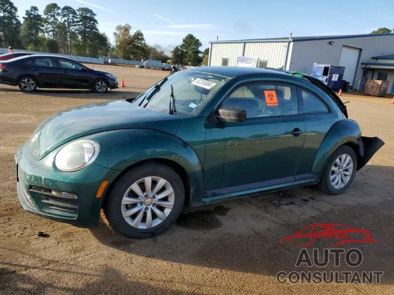 VOLKSWAGEN BEETLE 2018 - 3VWFD7AT4JM702415