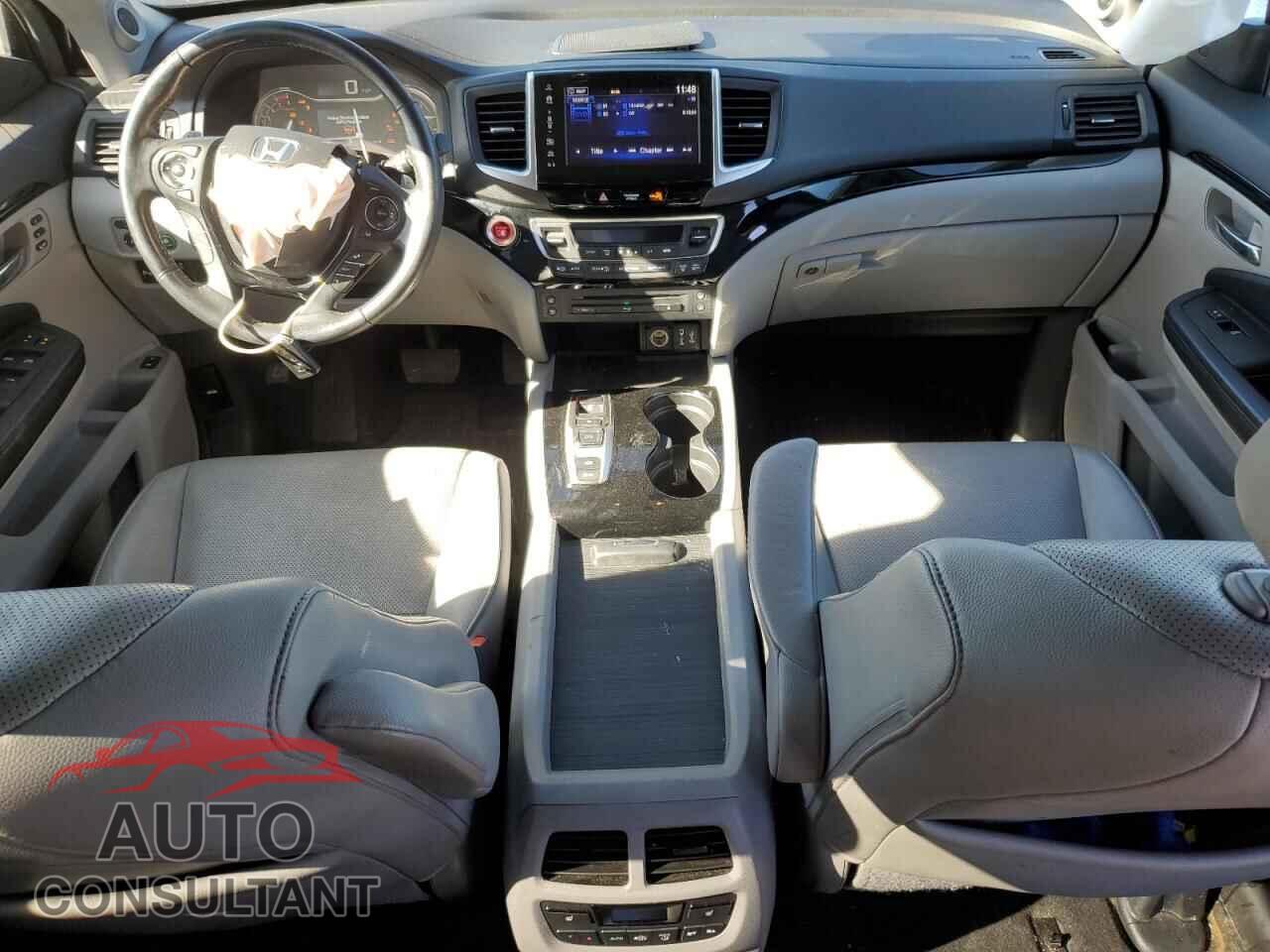 HONDA PILOT 2017 - 5FNYF6H07HB100652