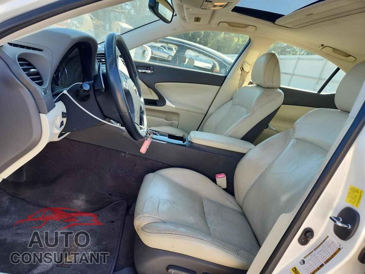 LEXUS IS 2011 - JTHCF5C26B5044983