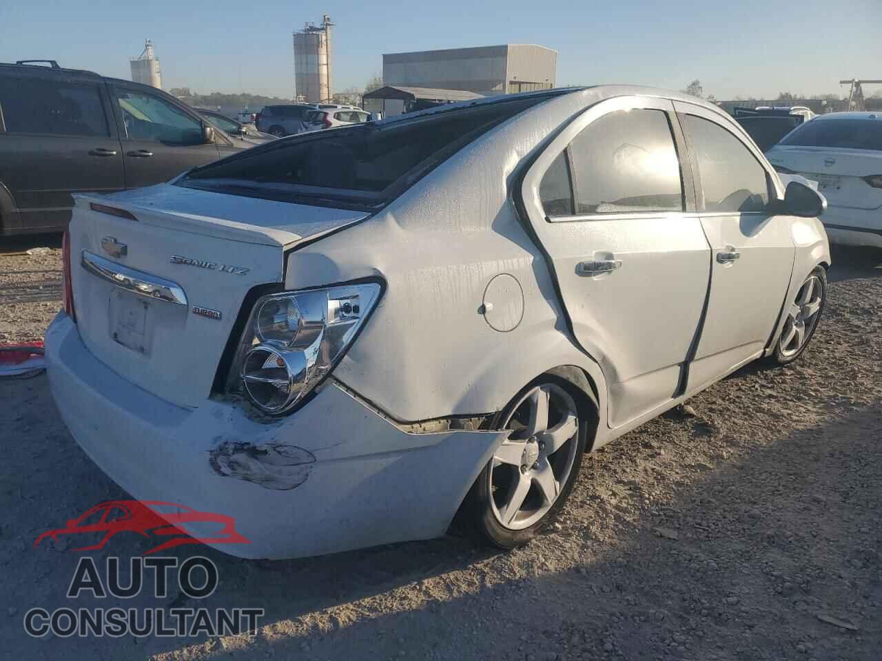CHEVROLET SONIC 2013 - 1G1JE5SB6D4115016