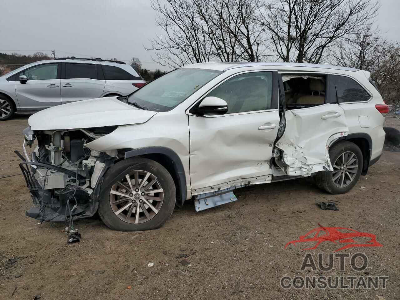 TOYOTA HIGHLANDER 2018 - 5TDJZRFH0JS886556