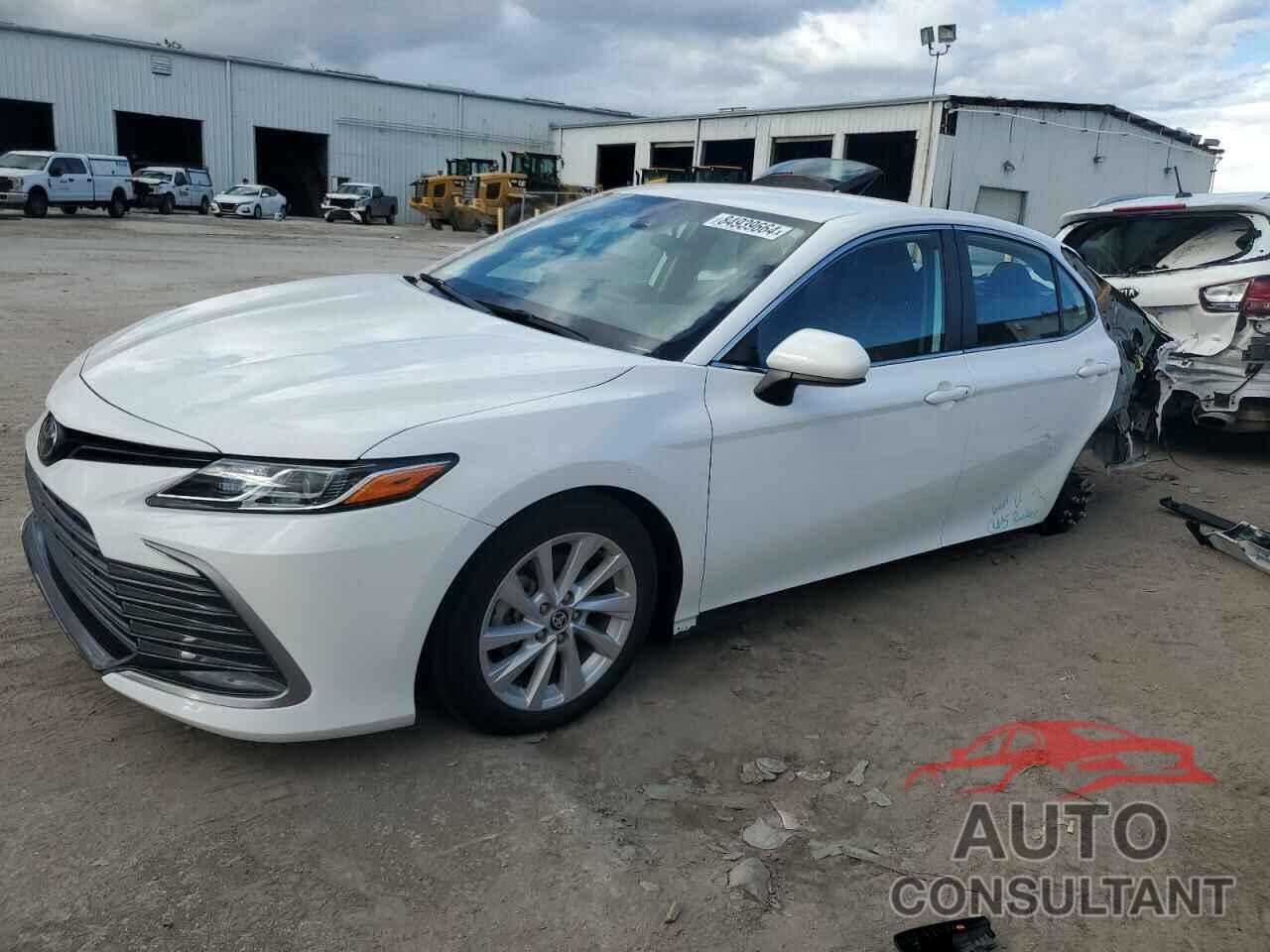 TOYOTA CAMRY 2022 - 4T1C11AK2NU676235