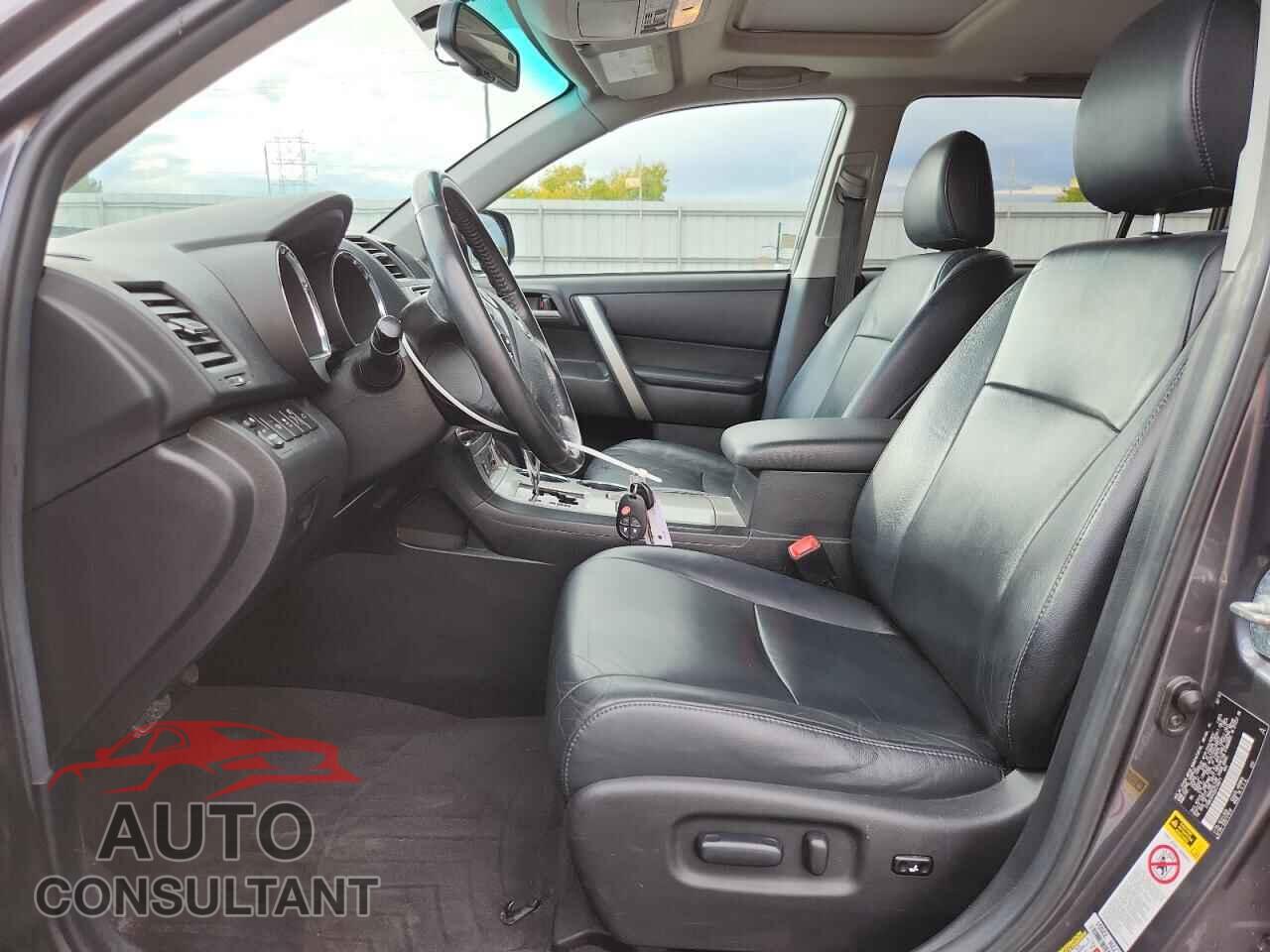 TOYOTA HIGHLANDER 2013 - 5TDBK3EH2DS210671