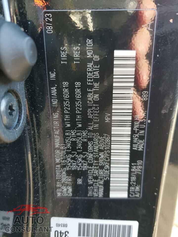 TOYOTA SIENNA 2023 - 5TDESKFC7PS102867