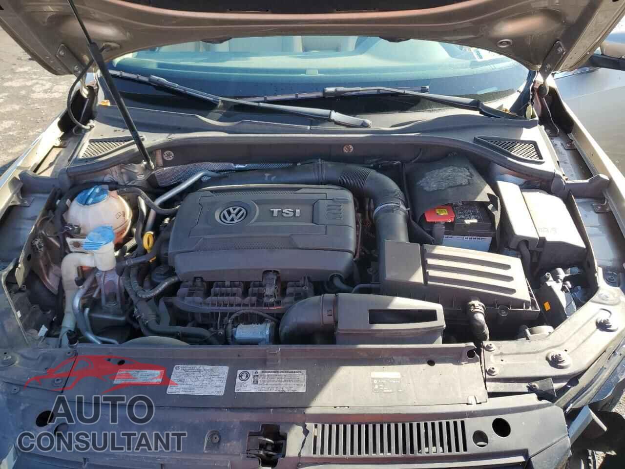 VOLKSWAGEN PASSAT 2015 - 1VWAT7A31FC095668