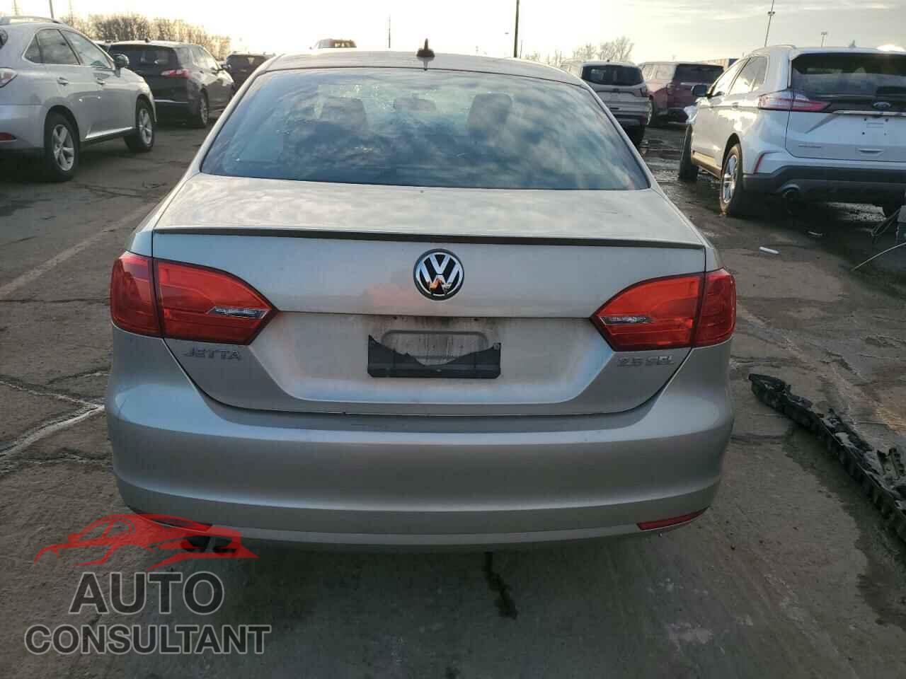 VOLKSWAGEN JETTA 2013 - 3VWLX7AJXDM303327
