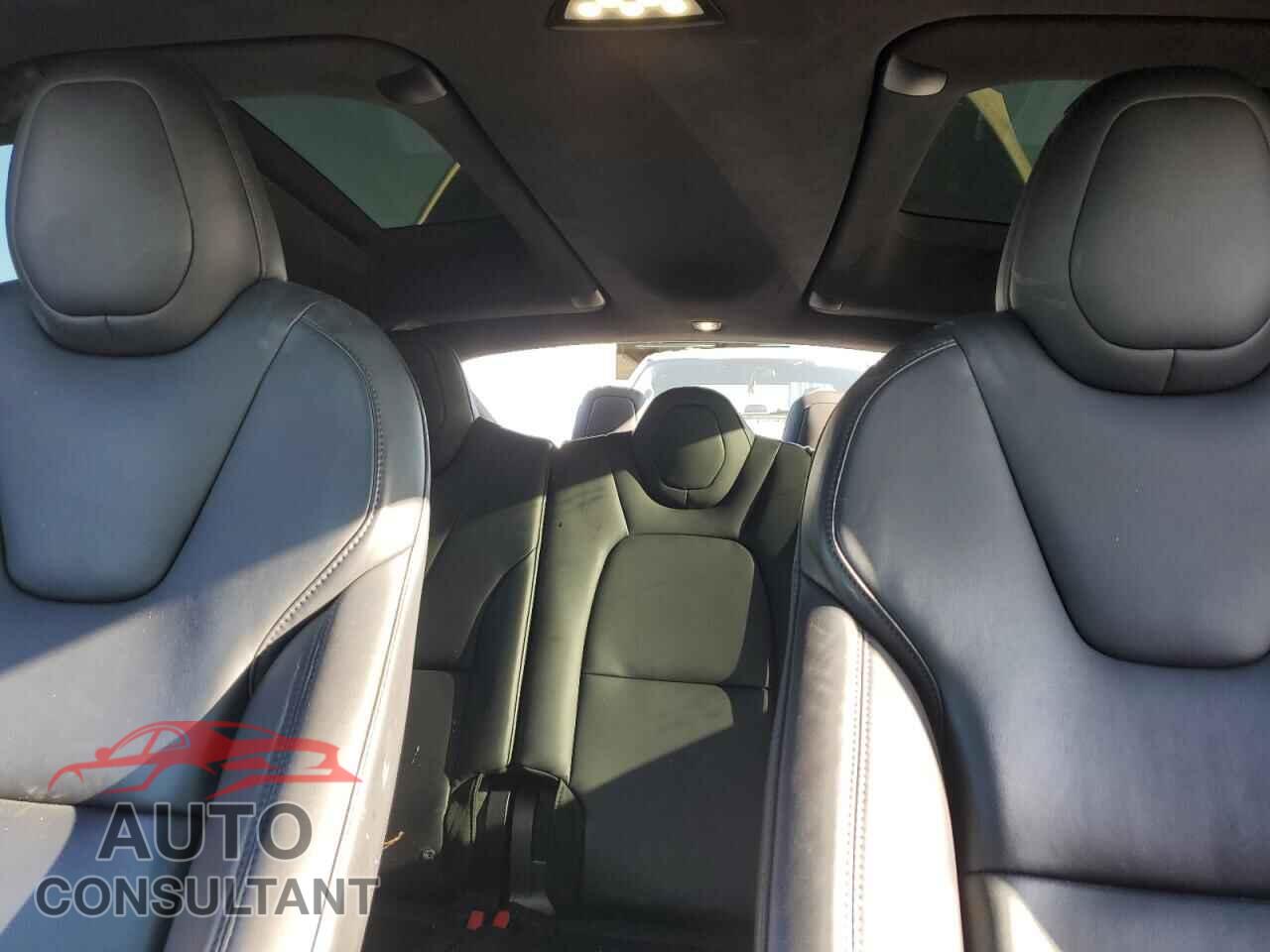 TESLA MODEL X 2020 - 5YJXCAE25LF303657