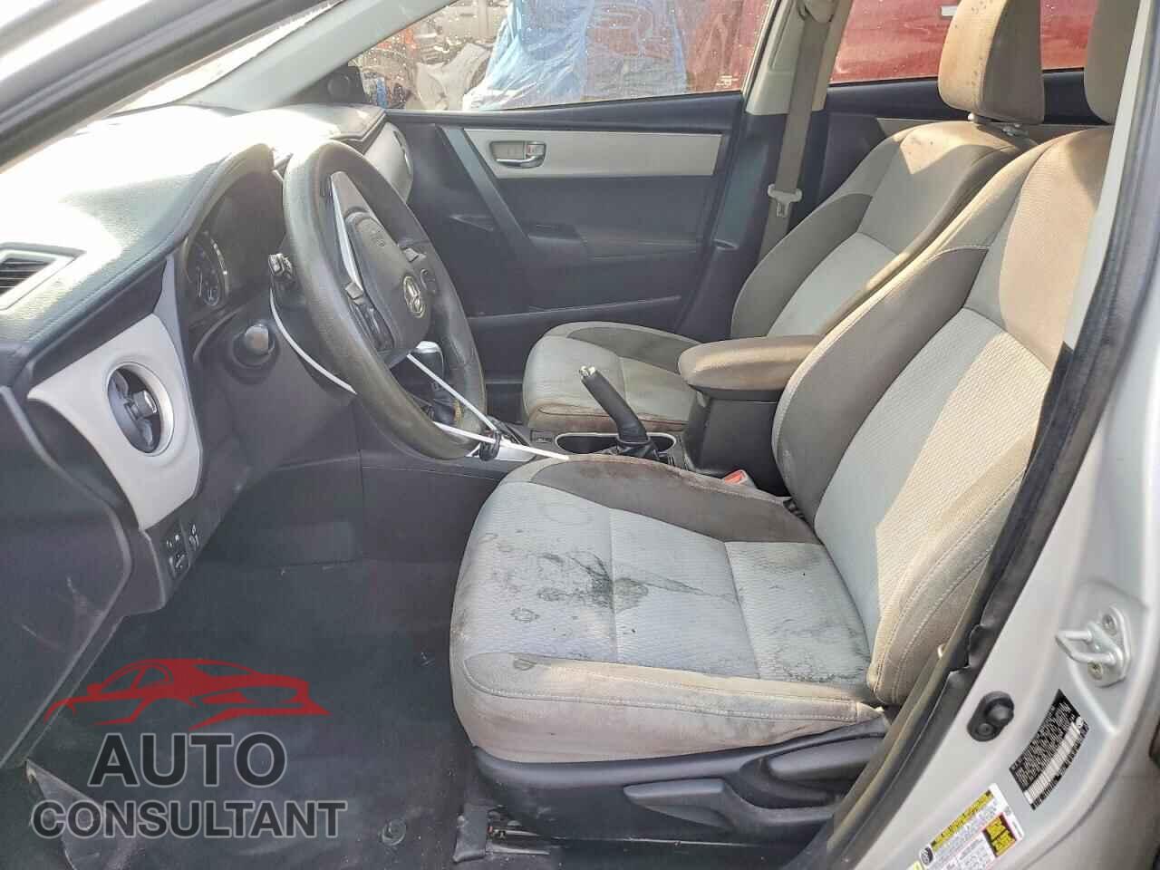 TOYOTA COROLLA 2018 - 5YFBURHEXJP834303