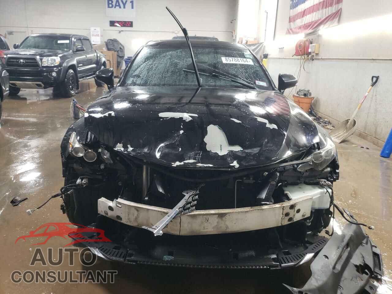 LEXUS IS 2014 - JTHCF1D29E5005140