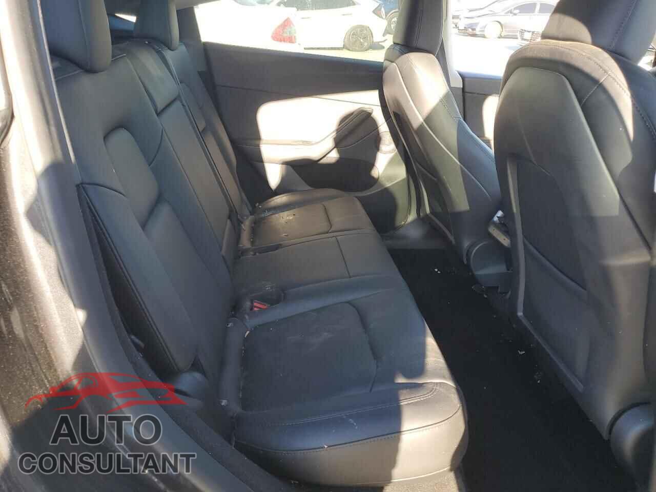 TESLA MODEL Y 2024 - 7SAYGDEE3RF031934