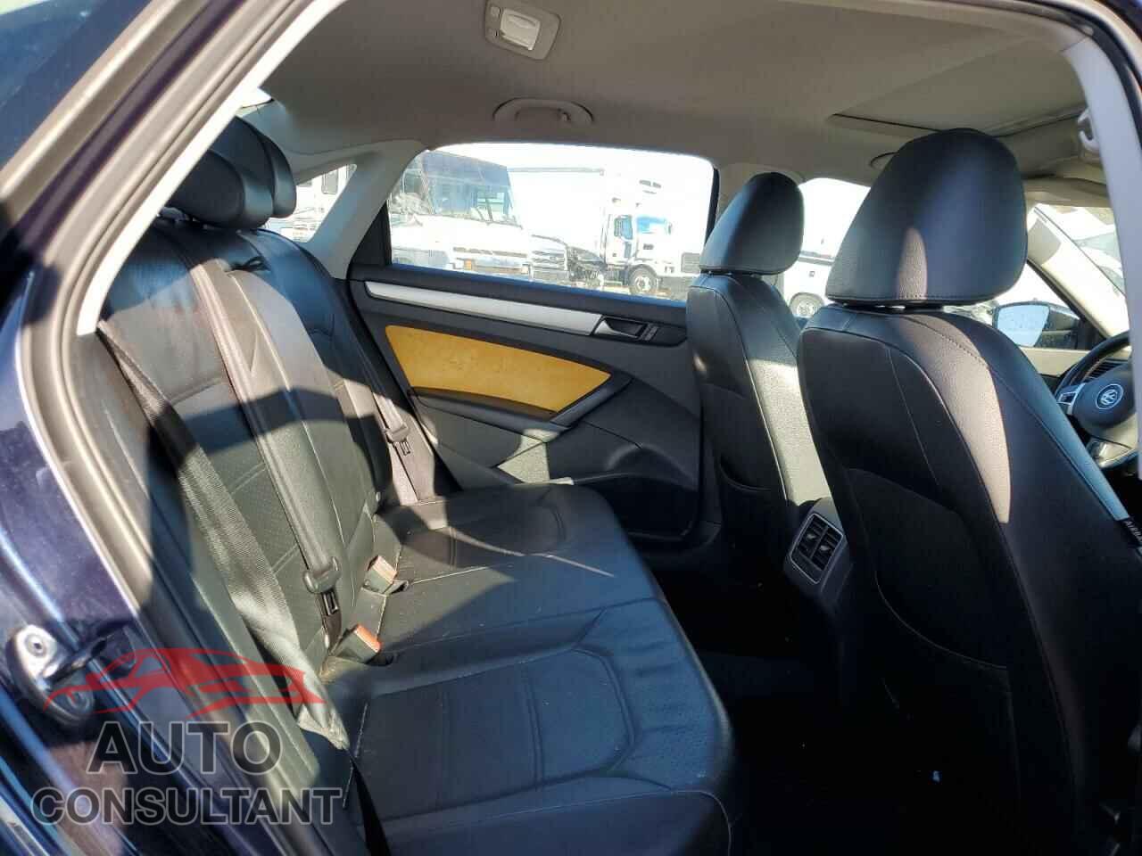 VOLKSWAGEN PASSAT 2013 - 1VWBP7A35DC100764