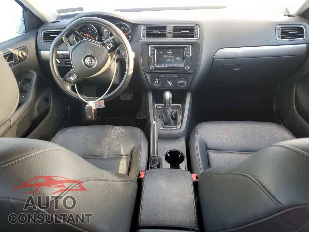 VOLKSWAGEN JETTA 2017 - 3VWDB7AJ7HM291775