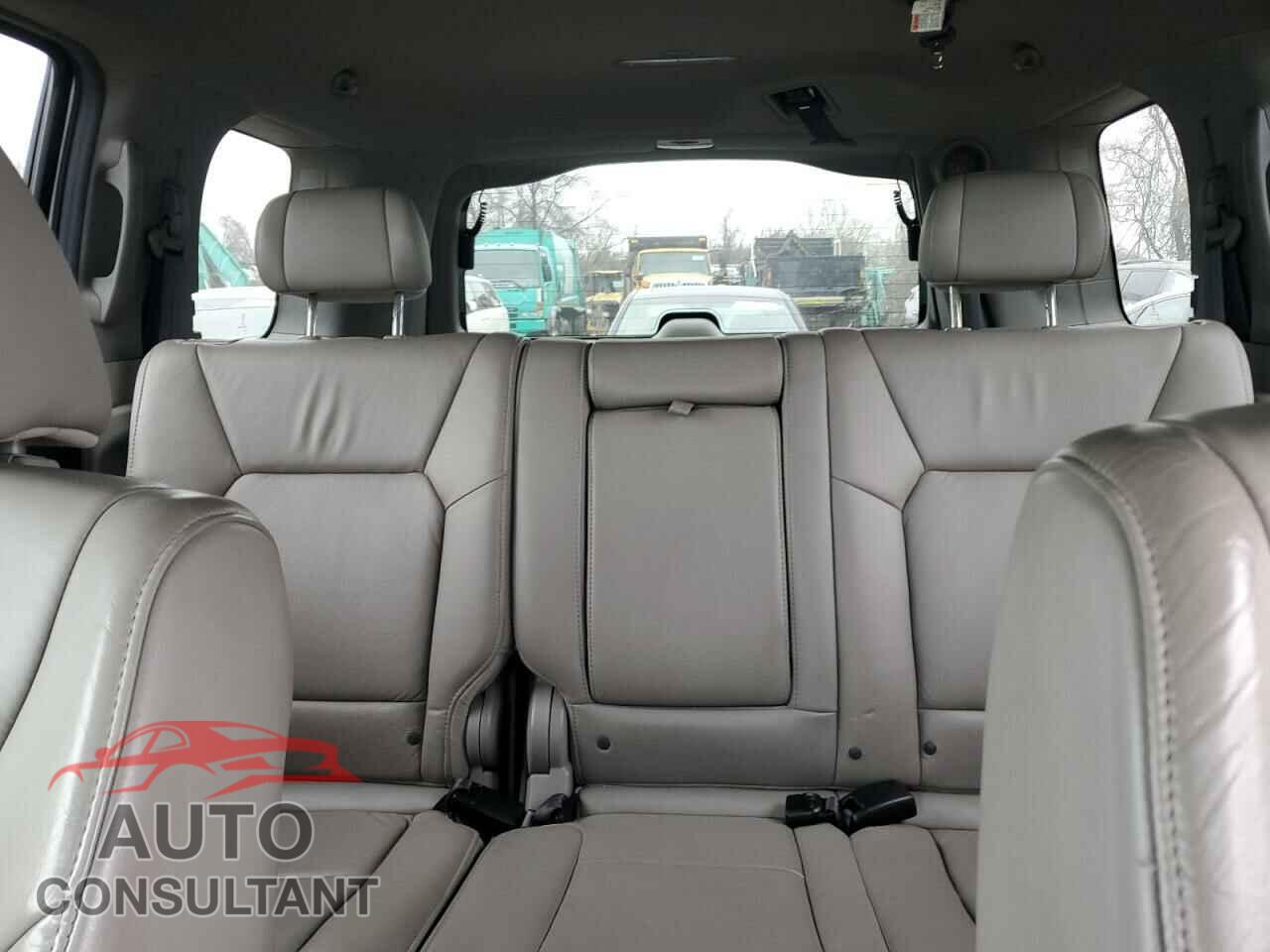 HONDA PILOT 2011 - 5FNYF4H93BB105972