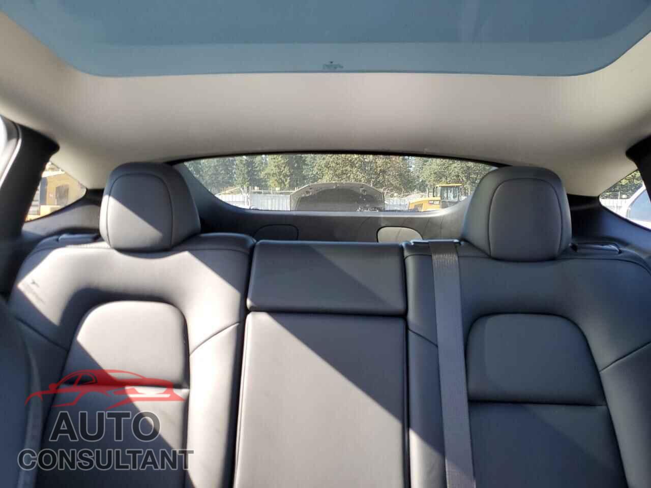 TESLA MODEL Y 2021 - 5YJYGDEE0MF278558
