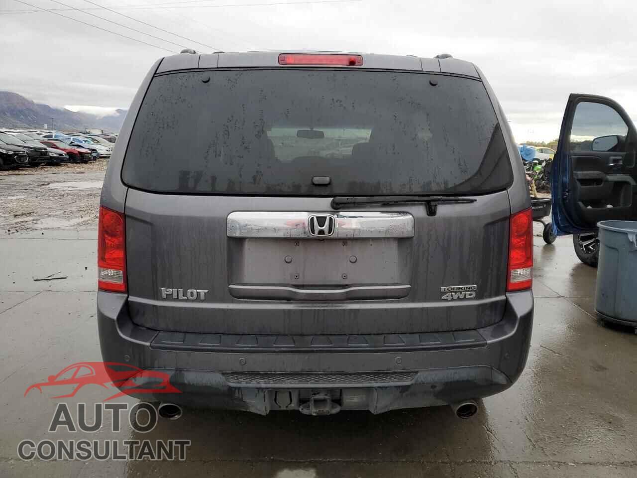 HONDA PILOT 2015 - 5FNYF4H93FB007143